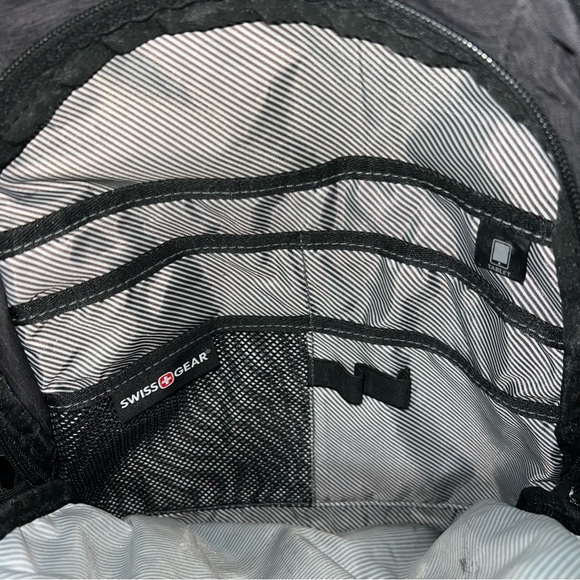 SwissGear 1186 Bungee Backpack, Grey (Laptop Version), 17.75  SwissGear Bungee Backpack, Grey Laptop Version 17.75”. Excellent condition